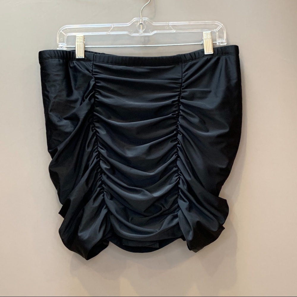 TORRID ruched black skirted swim bikini bottoms, 1X. - Picture 3 of 5